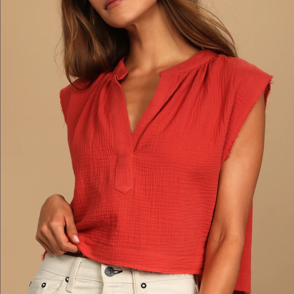 Lulu’s Cropped Sleeveless Top